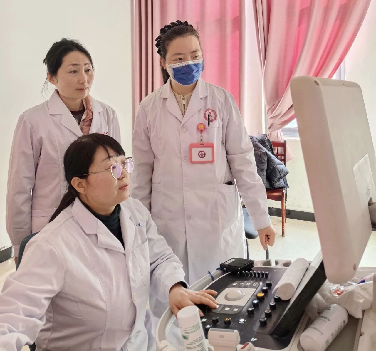驻马店市中心医院医联体专家团活动走进泌阳县妇幼保健院