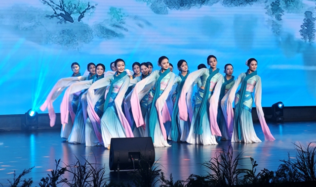 确山县：载歌载舞迎新春 踔厉奋发新征程