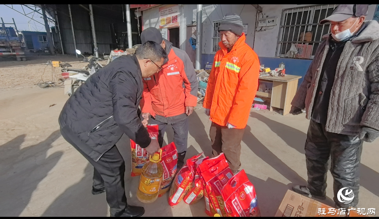 正阳县熊寨镇：爱心企业献爱心 新春慰问环卫工
