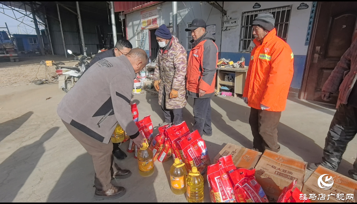 正阳县熊寨镇：爱心企业献爱心 新春慰问环卫工