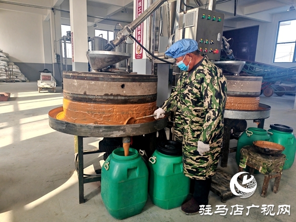 平舆县平皇精制小磨油厂：非遗油香润乡邻 匠心磨出“开门红”