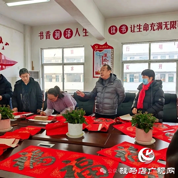平舆县第二高级中学2026年义写春联活动圆满举行