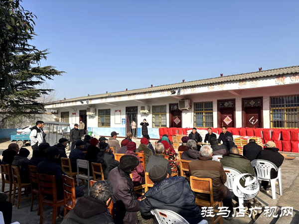 平舆县阳城镇:丁营村爱心人士刘小海春节前捐赠爱心物资