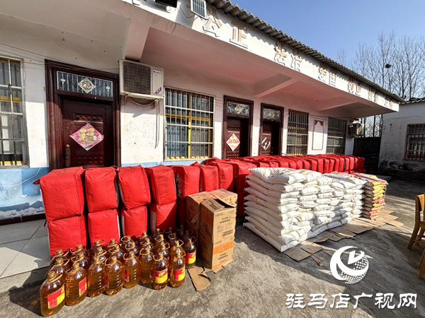 平舆县阳城镇:丁营村爱心人士刘小海春节前捐赠爱心物资