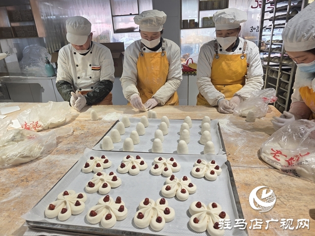 蒸年馍迎新春 驻马店老查记非遗年馍古法手艺揉出浓浓年味