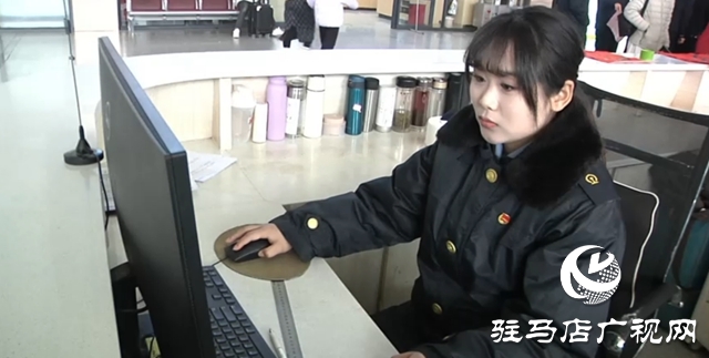 飞驰列车载心愿 聆听他们旅途中的期盼