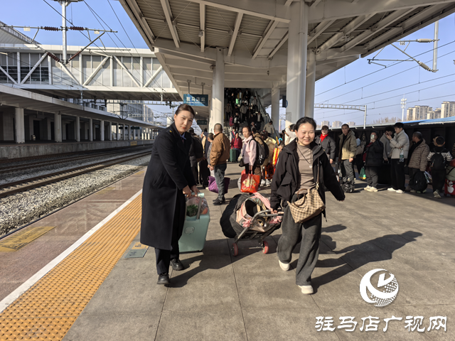 驻马店站:让“慢出行”搭载“暖服务” 用心守护“银发”旅途