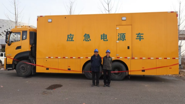 国网泌阳县供电公司：电力护航年货节  坚守在岗暖新春