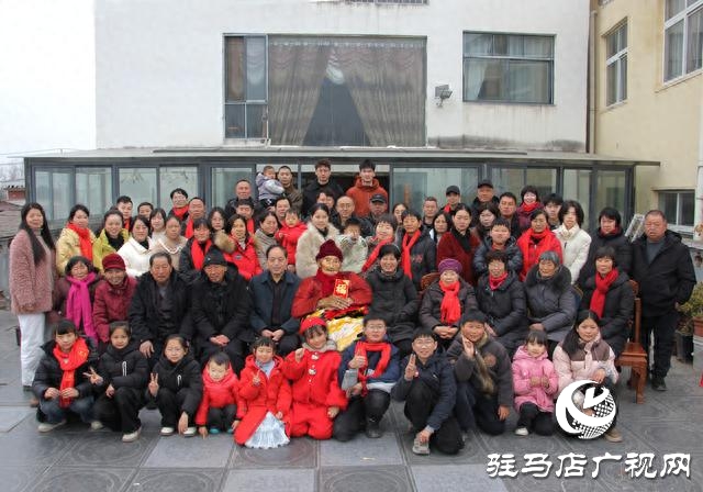 平舆县杨埠镇104岁老人拜年礼经驻马店广播电视台报道后传为佳话