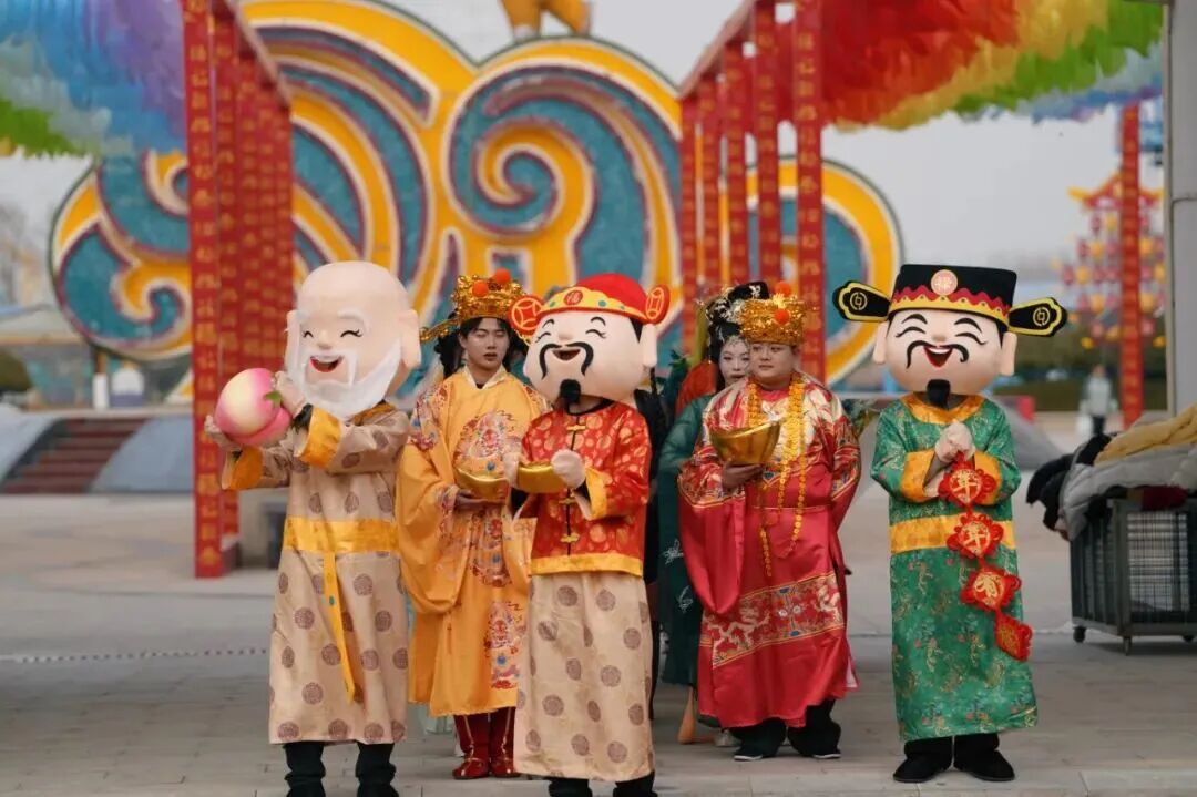 春节游河南，“马”上去遛娃