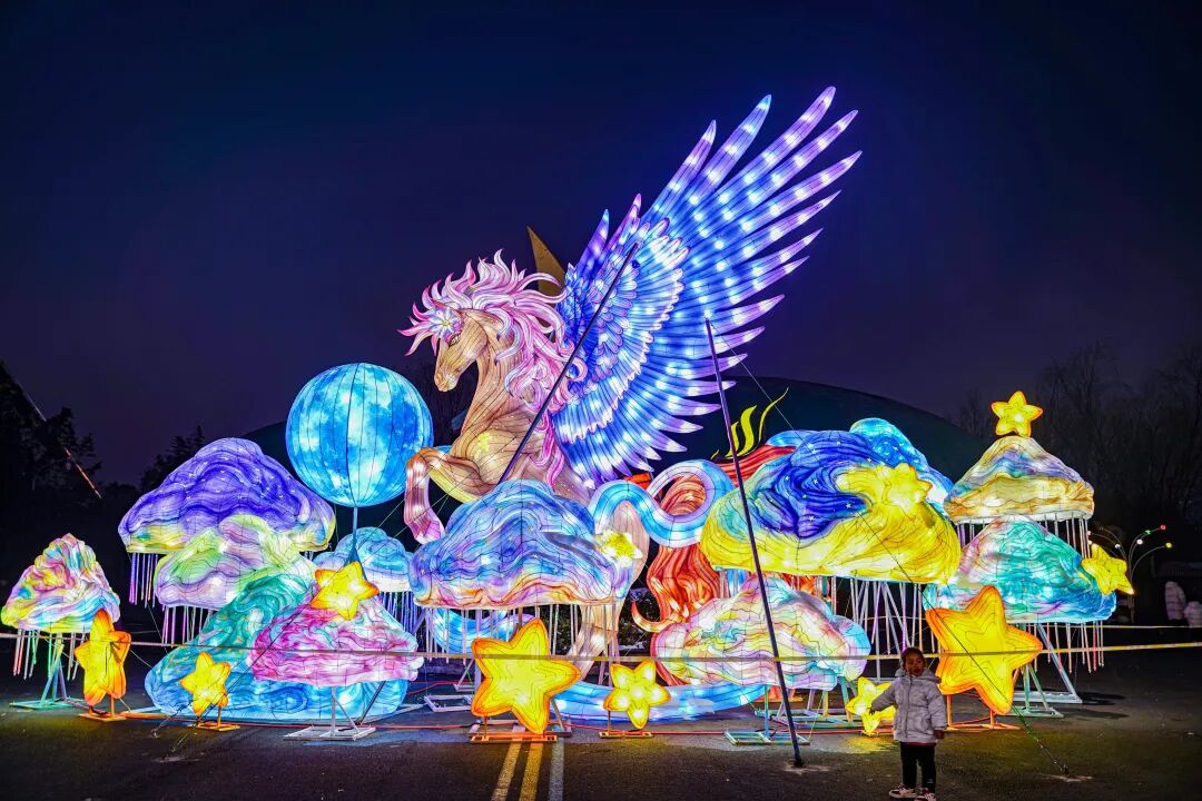 春节游河南，“马”上去遛娃