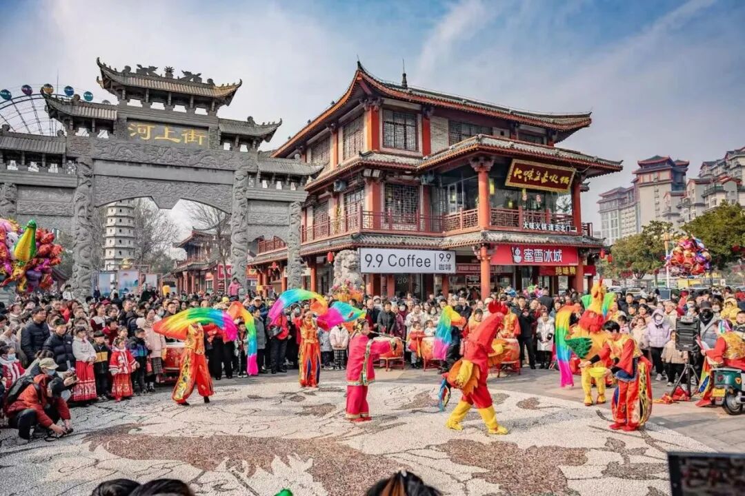 春节游河南，“马”上去遛娃