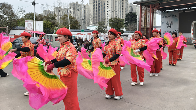 民俗闹春年味足 文化传承聚人心