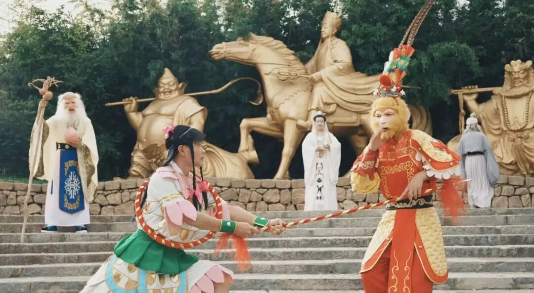 春节游河南，“马”上去遛娃