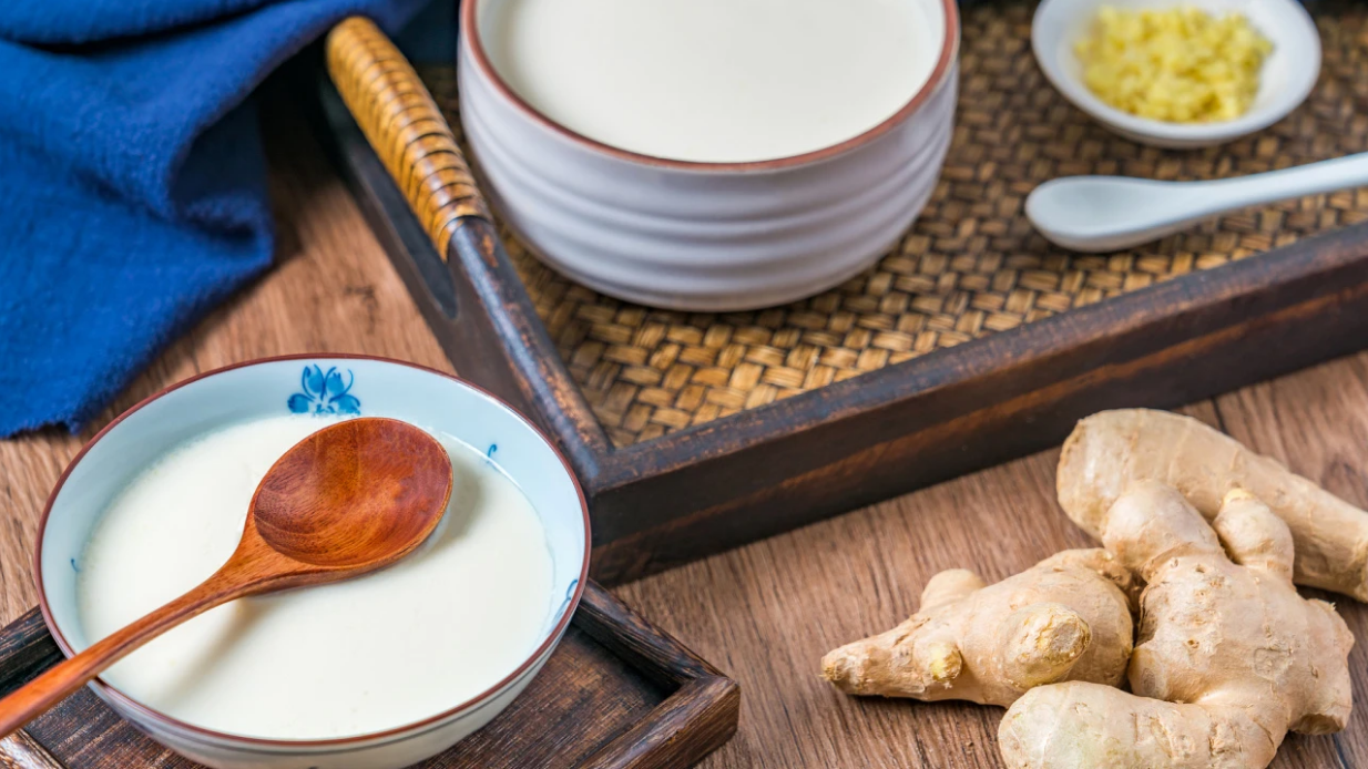 喝牛奶时做一个小改变 血脂降了、血糖稳了、肠道好了