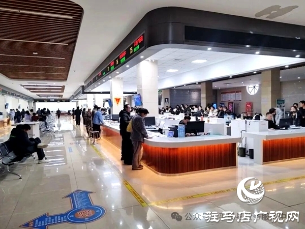 节后开工“拉满弦” 平舆县政务服务大厅展现“满格”服务状态