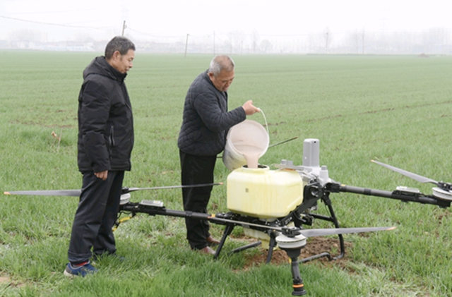 平舆县：农技人员现场“把脉” 122万亩小麦春管正当时