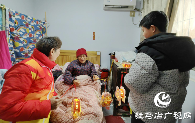 手制灯笼暖童心 元宵祝福送上门
