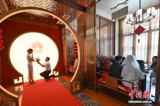 妙趣中国年：为什么说元宵节才是中国“情人节”？