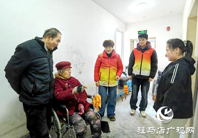 手制灯笼暖童心 元宵祝福送上门