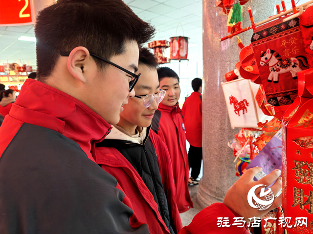 元宵赏花灯猜灯谜 传承文化迎新学期