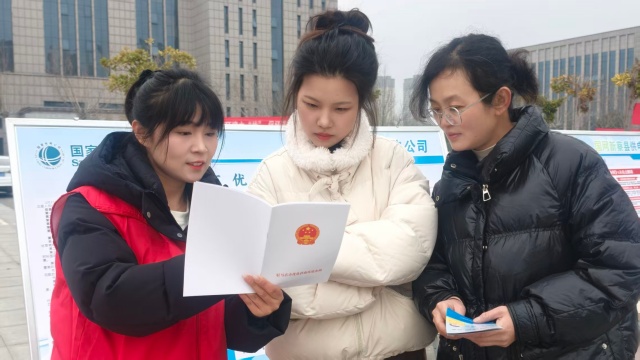 国网新蔡县供电公司:开展营商环境宣传活动