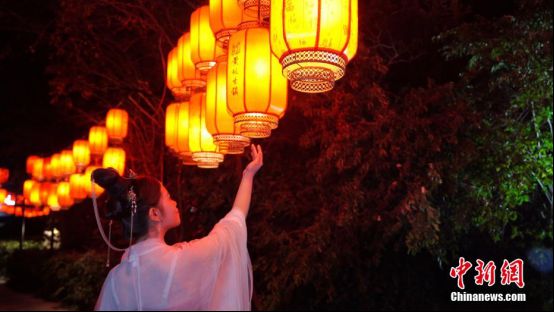 妙趣中国年：为什么说元宵节才是中国“情人节”？