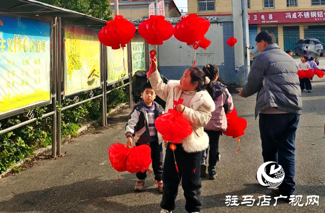 元宵佳节猜灯谜 邻里相聚乐融融