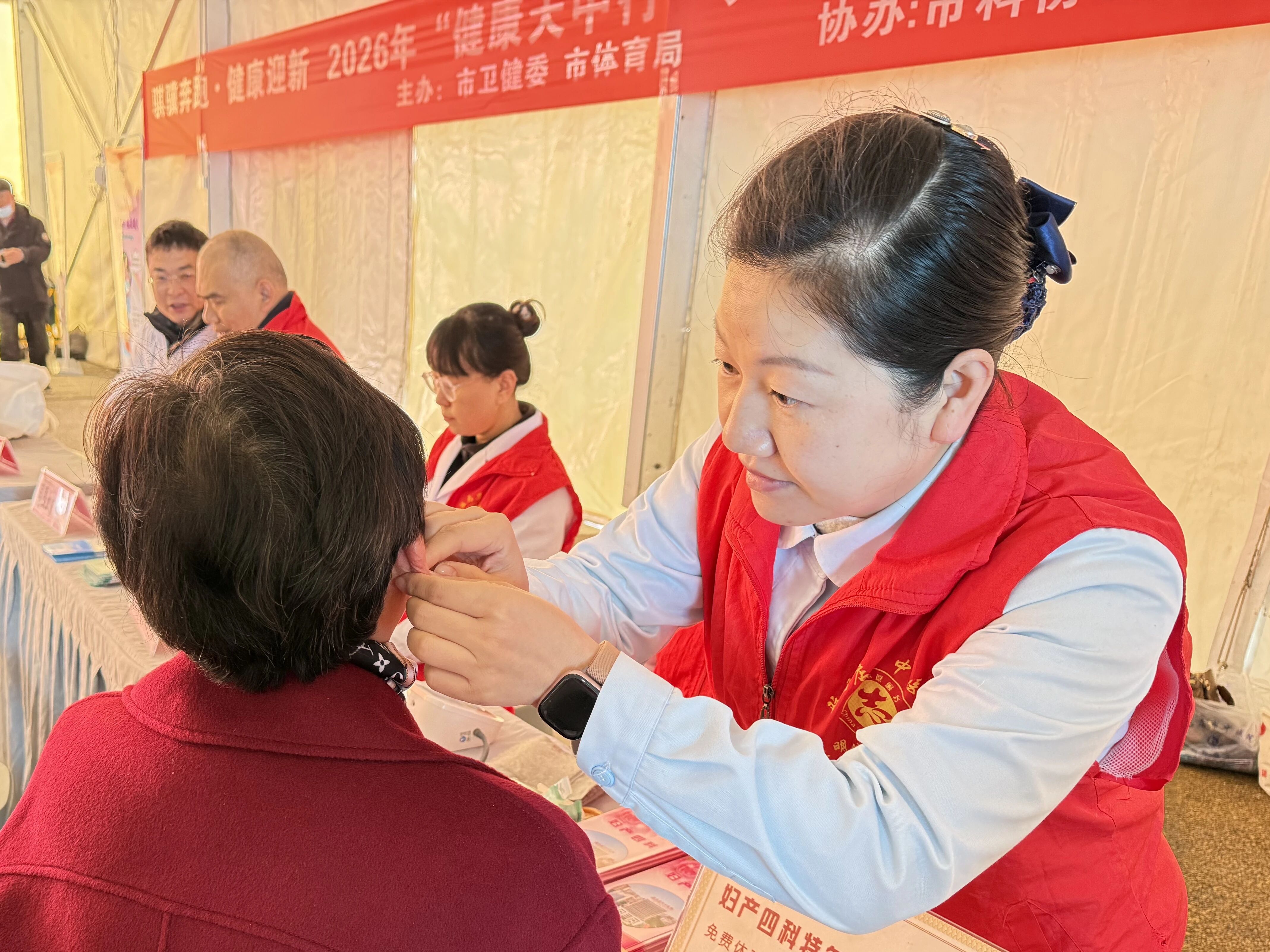 驻马店市中医院积极参与&ldquo;健康天中行&middot;大医献爱心&rdquo;志愿服务专项行动暨&ldquo;健体融合&rdquo;义诊科普活动