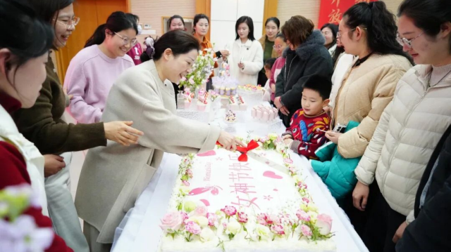 驻马店邮政：巾帼绽芳华 喜乐闹元宵