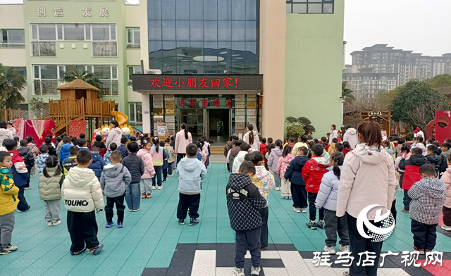 朱砂启智百米纳福 萌娃入园欢乐多