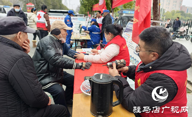 四大便民服务齐上阵 雷锋精神点亮天中城