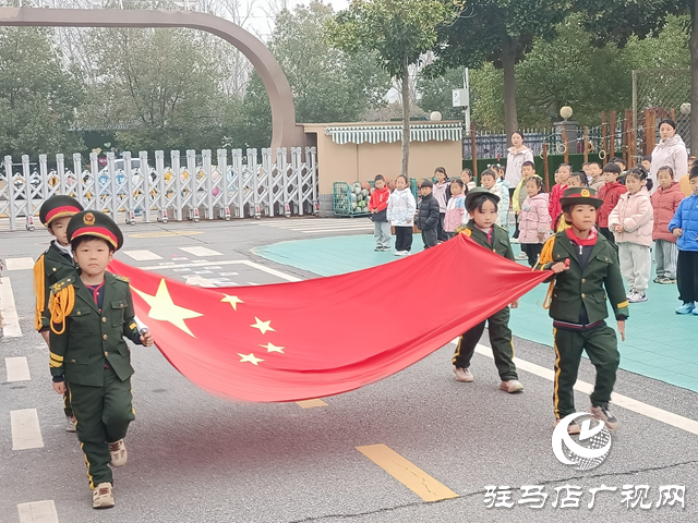 朱砂启智百米纳福 萌娃入园欢乐多