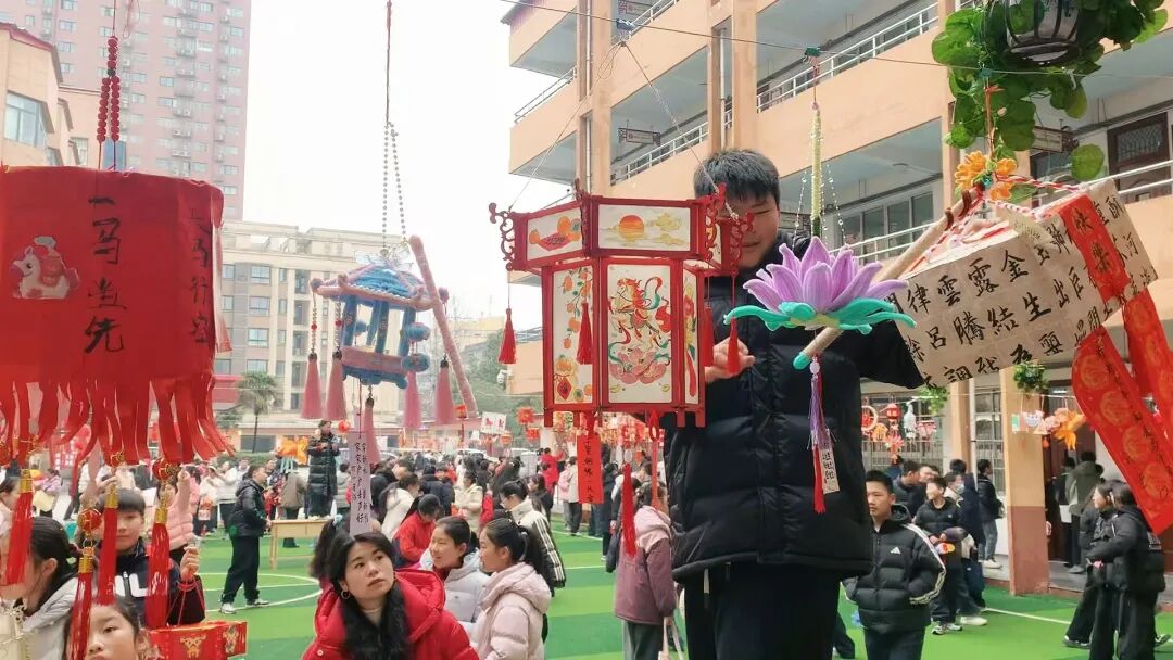 创意花灯贺马年 童心传承中国韵&mdash;&mdash;驻马店第二实验小学举办元宵节灯展活动