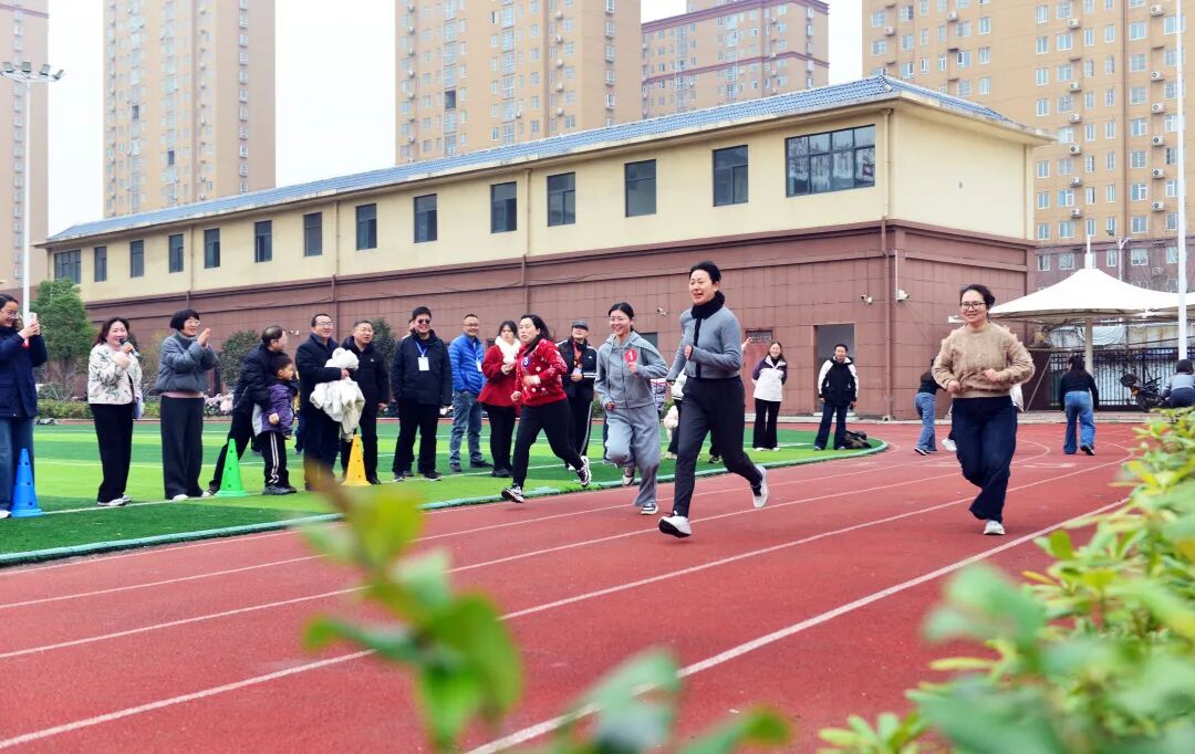 春光拾趣三月天 巾帼逐梦绽欢颜——驻马店市第三小学2026年“三八”国际劳动妇女节教职工趣味运动会