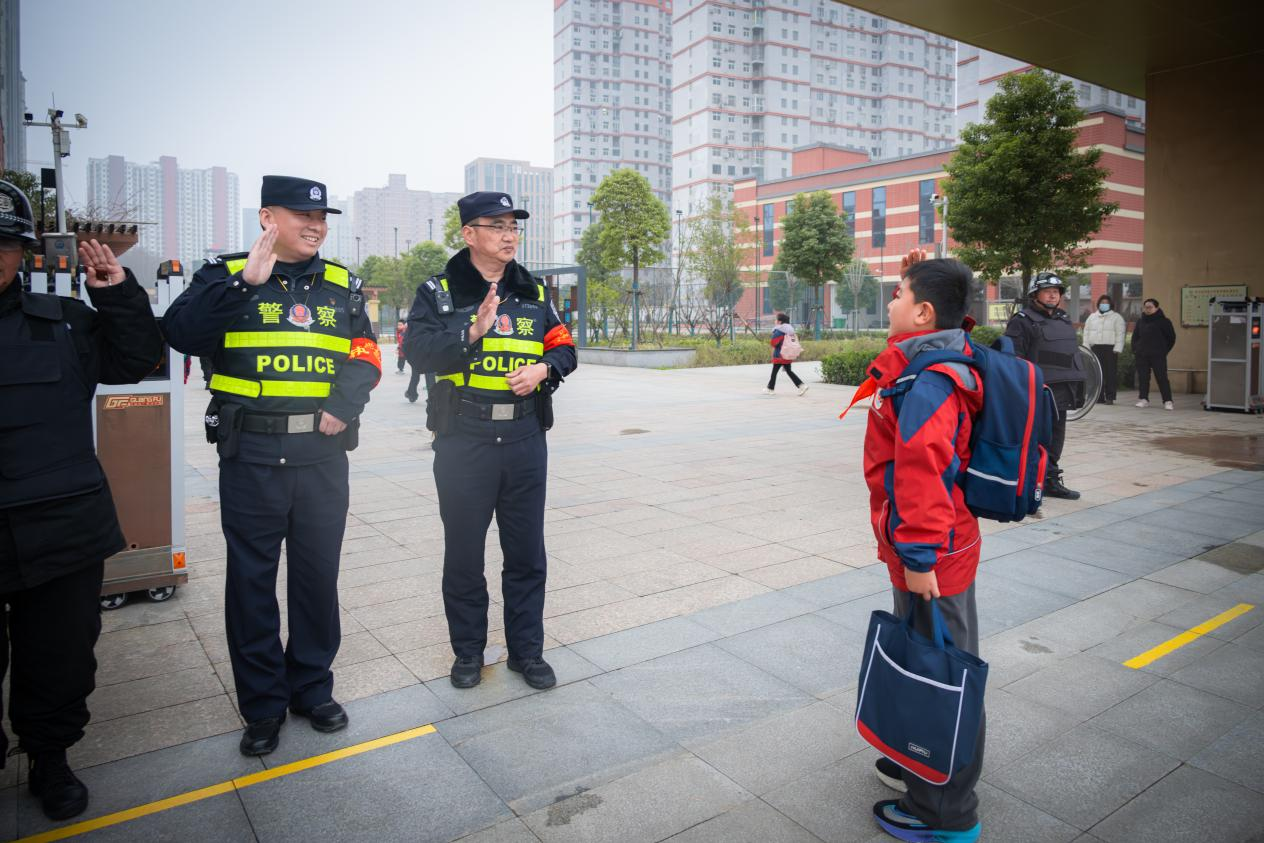 开发区：平安护航开学季