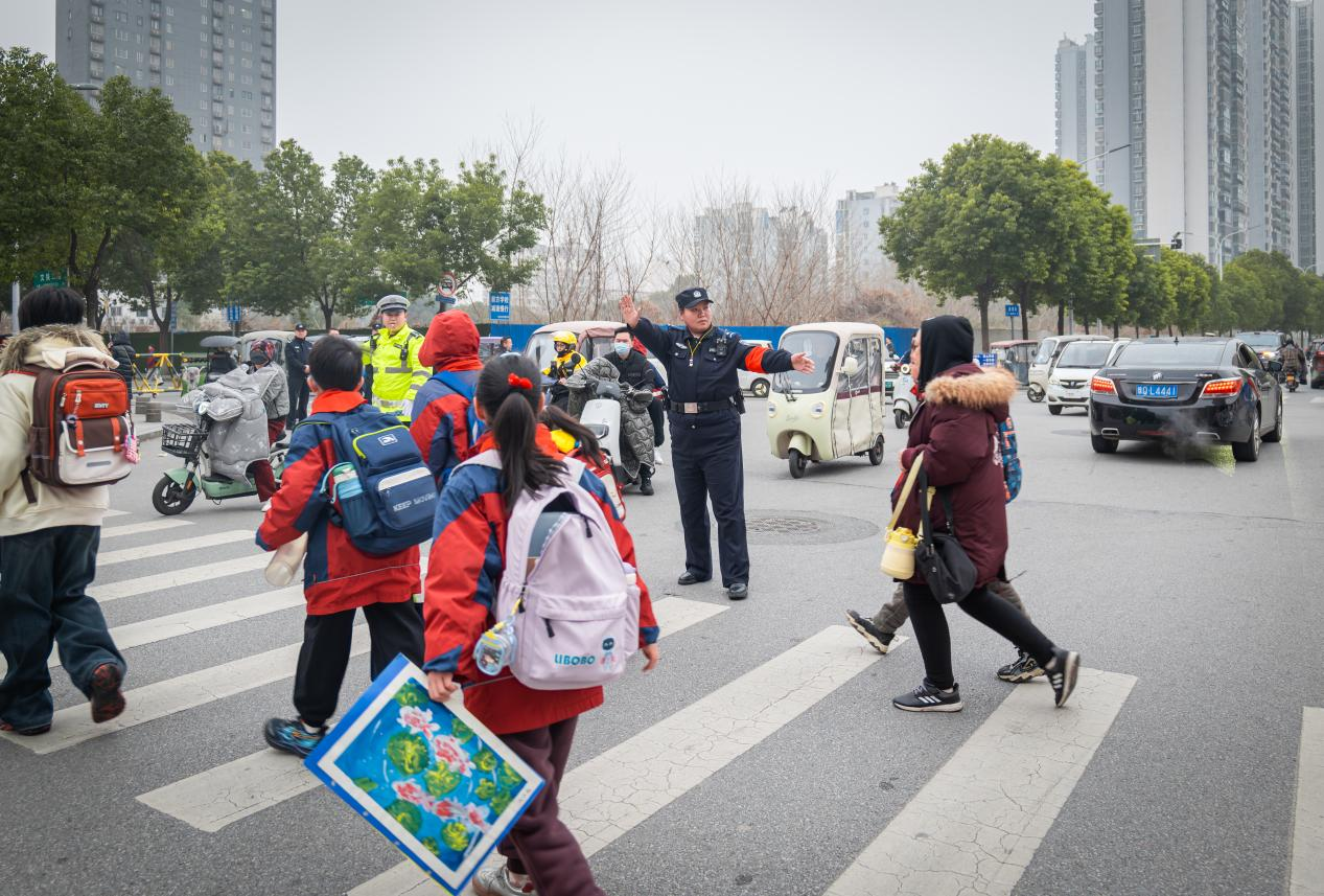 开发区：平安护航开学季