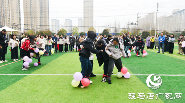 三尺讲台育桃李 运动场上绽芳华