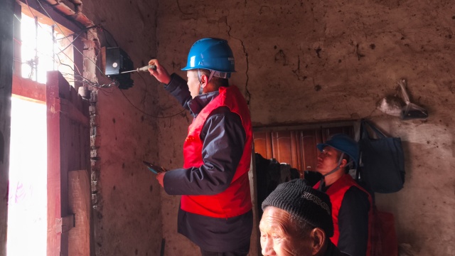 国网新蔡县供电公司：雷锋精神暖桑榆 电力护航守平安