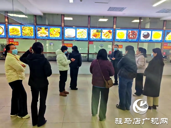平舆一高举办餐厅开放日活动搭建起家校沟通的坚实桥梁