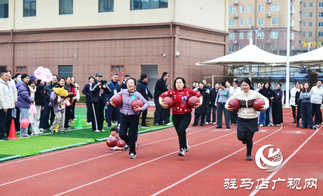 三尺讲台育桃李 运动场上绽芳华