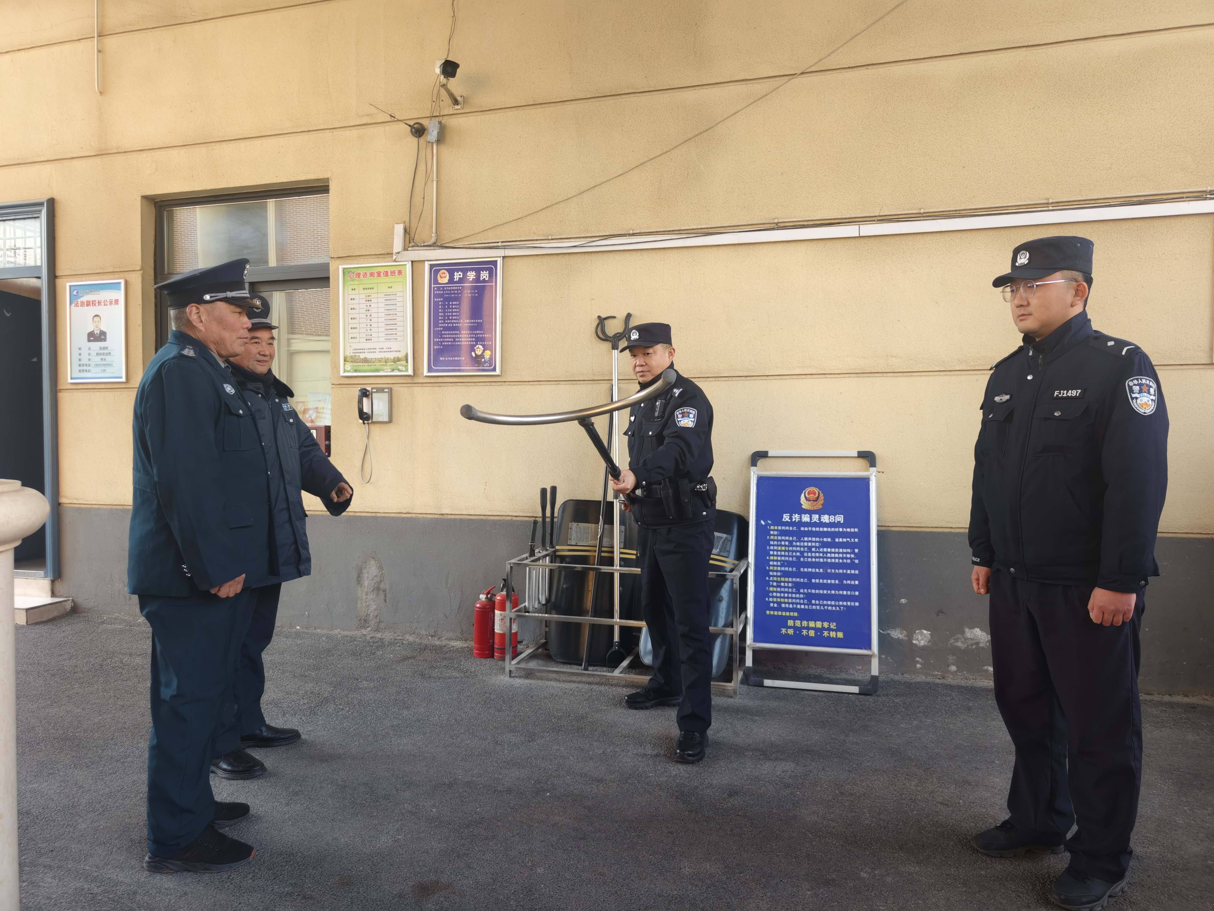 驿城公安分局：把好开学“第一关” 站好护学“第一岗”