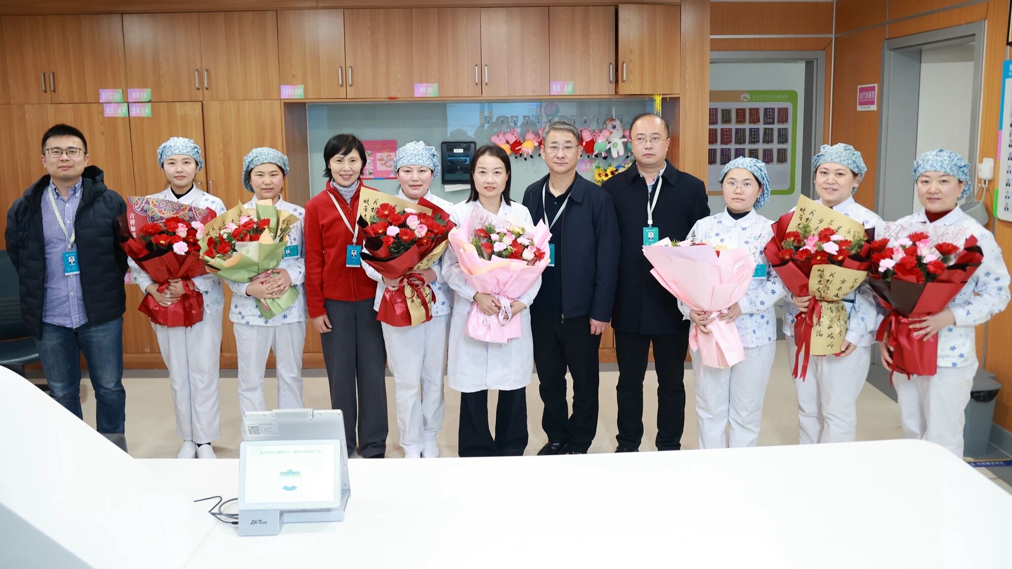 驻马店市中心医院开展“三八”国际妇女节走访慰问一线女职工活动