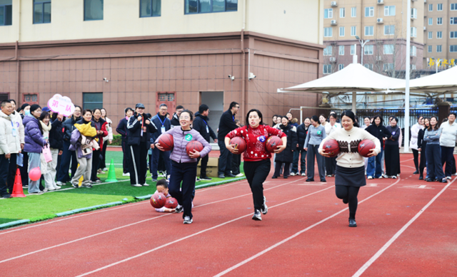 三尺讲台育桃李 运动场上绽芳华