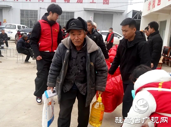 郑州市爱心粥铺雷锋团队赴平舆县万冢镇万寨村开展志愿服务活动