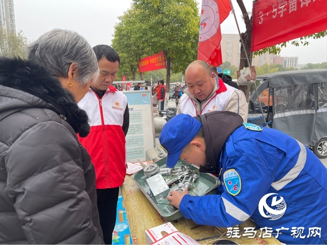 驿城区开展“学雷锋”主题志愿服务活动