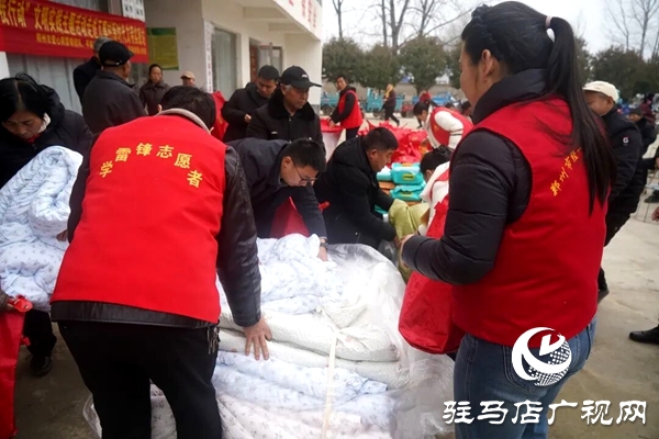 郑州市爱心粥铺雷锋团队赴平舆县万冢镇万寨村开展志愿服务活动