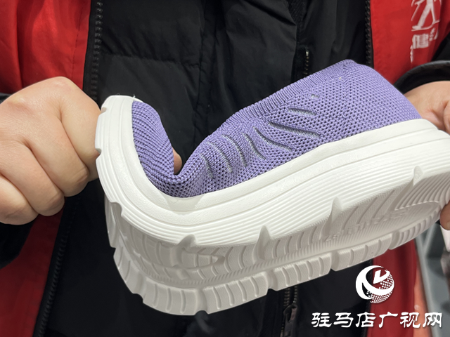 选购老人鞋有学问：不是越软越好 合脚舒适最关键