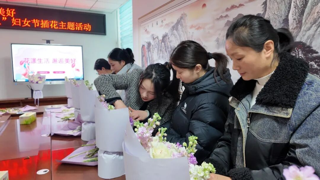 花漾生活 邂逅美好  ——汝南县总工会（机关）工会举办“三八”国际妇女节插花主题活动