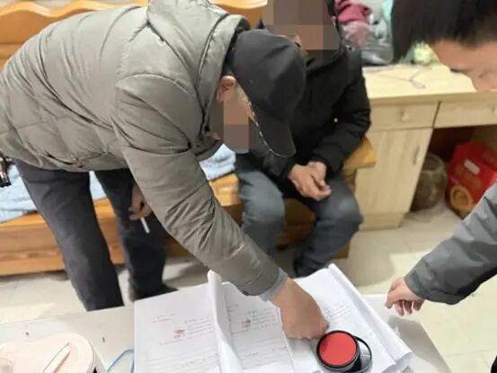 平舆县：邻里采光引纠纷   综治司法来平息